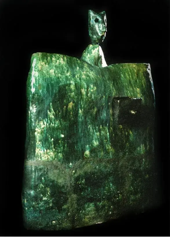 Dimensión de la Hostilidad. 2000 · Terracota, óxidos, esmalte, alta temperatura · 98 × 74 × 14 cm. Sala 10, Habitum.